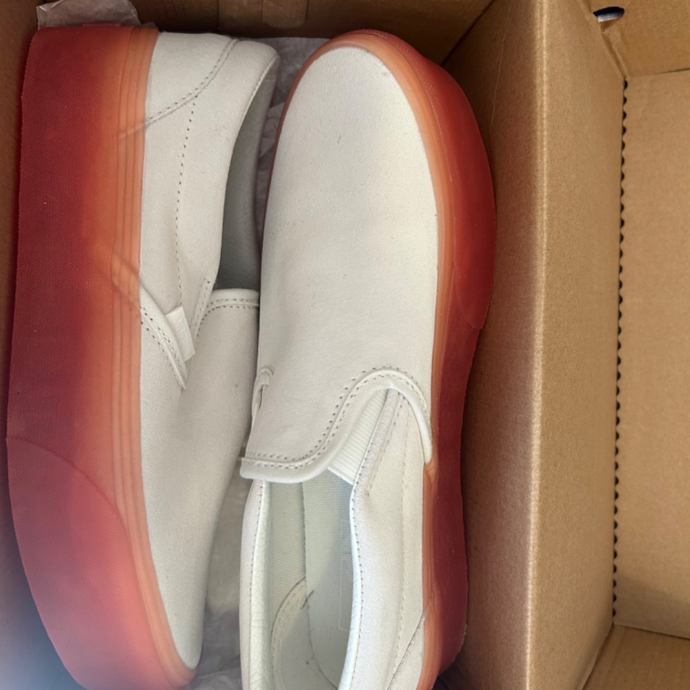 NEW IN BOX Vans Suede Platform Slip Ons, Cream/Coral, Size W9.5/M8 - Picture 3 of 4